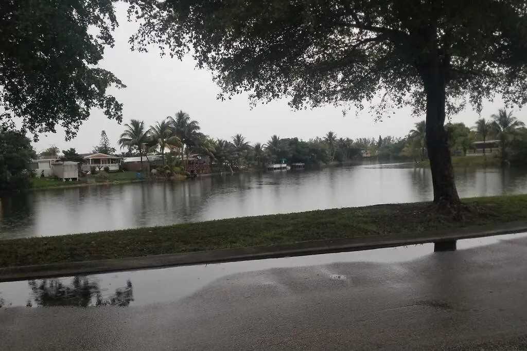 Apartment Entire 1 Lakes