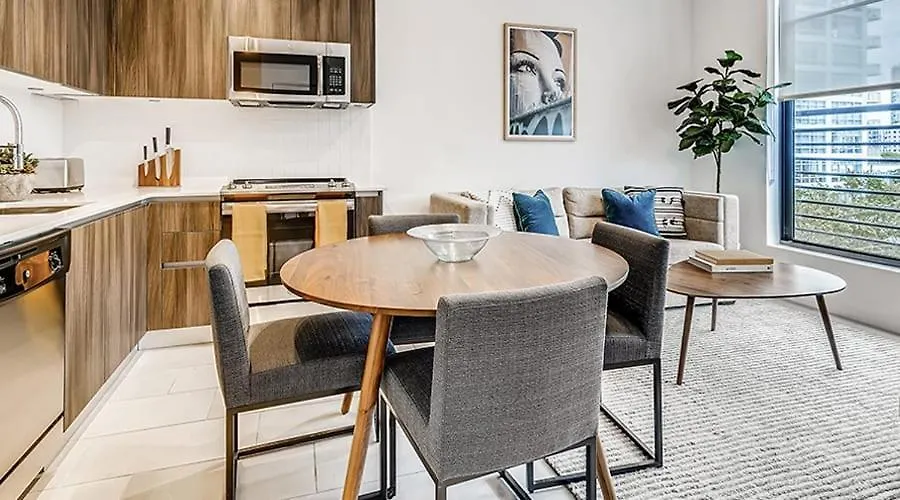 STAY 2BR Apt with Den in Wynwood * Miami