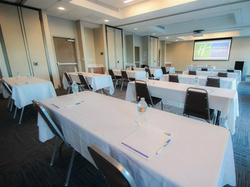 Hotel Express & Airport East By Ihg 3*