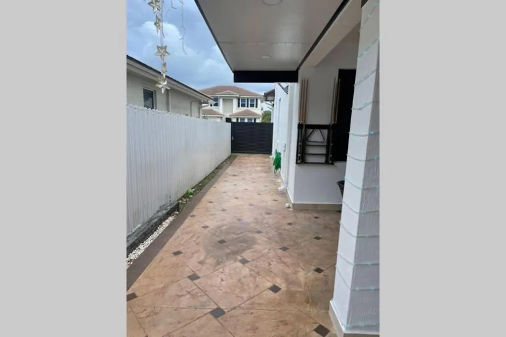 Yenya Villa