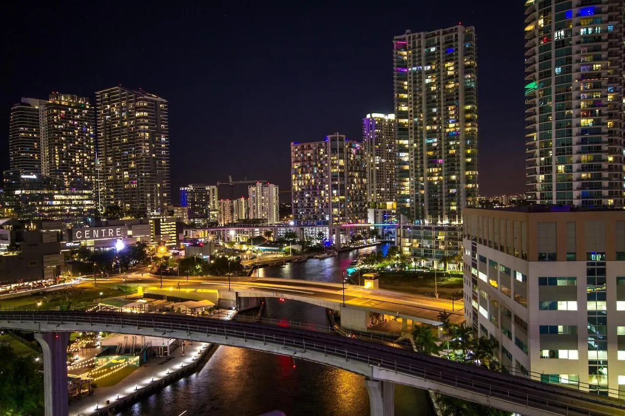 Comfort & Downtown Brickell-port Of Hotel 4*