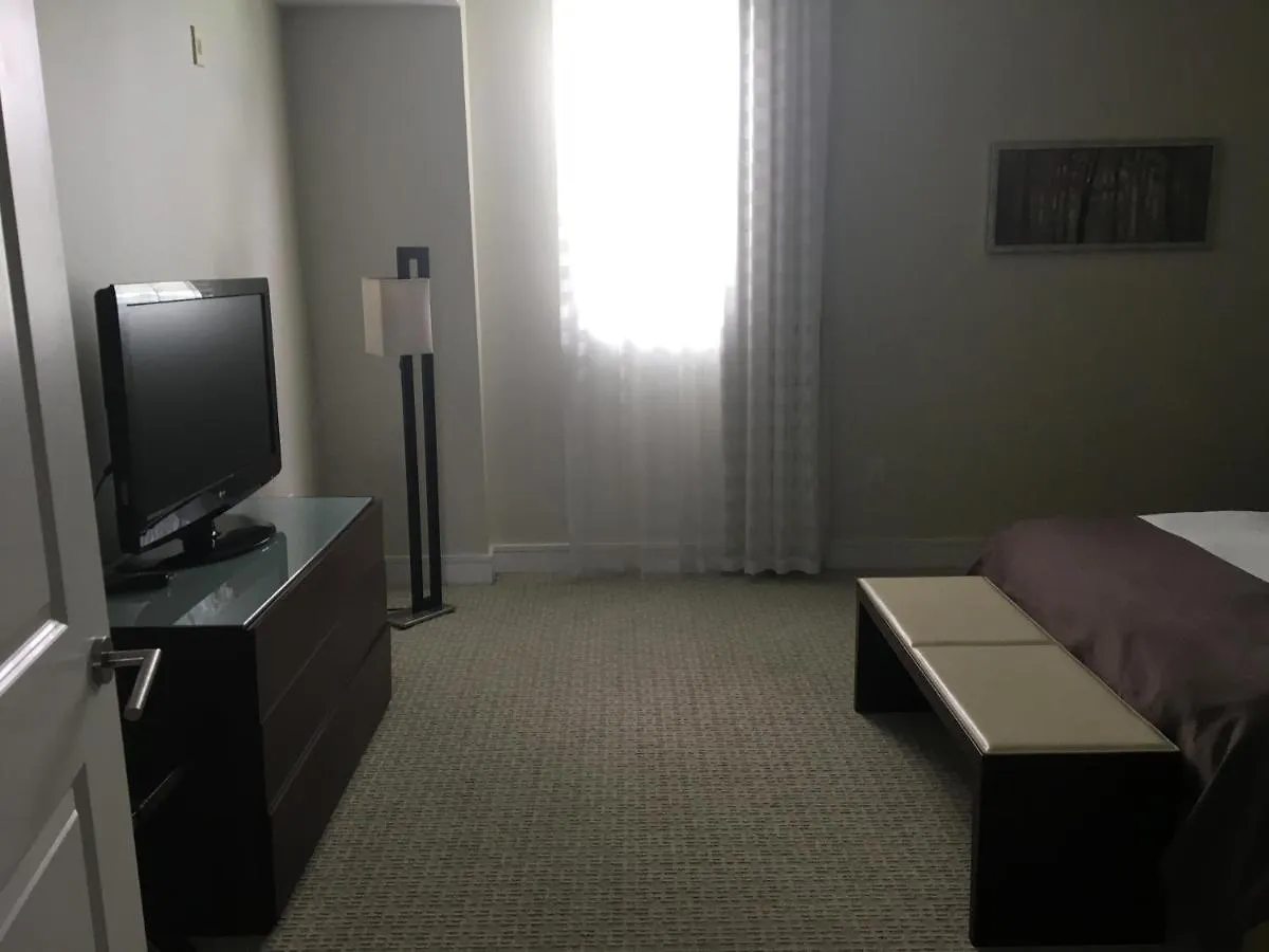2-story 3 Bed 4 Bath At Provident At The Blue Miami 多拉