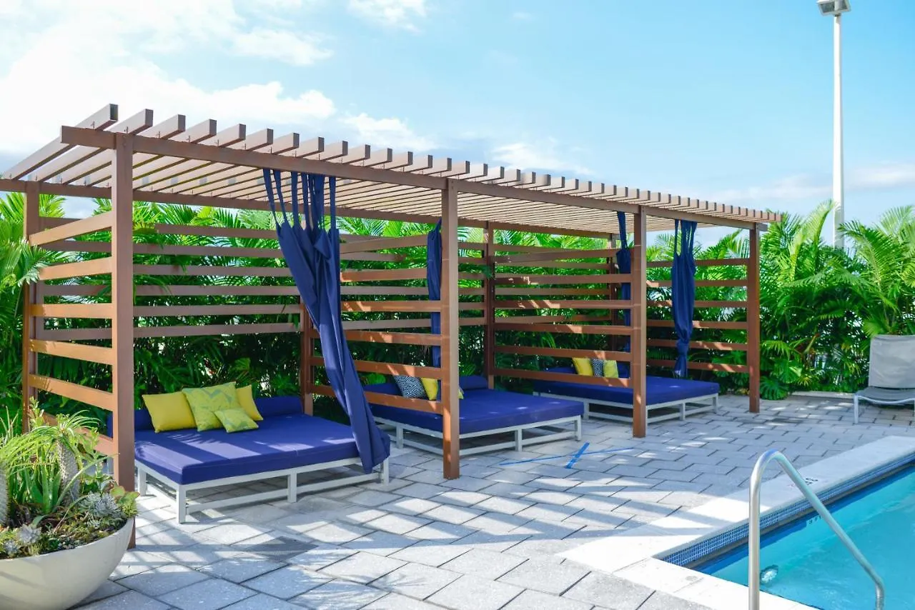 Relax Family Midtown - Free Parking & Great Pool Apartment *