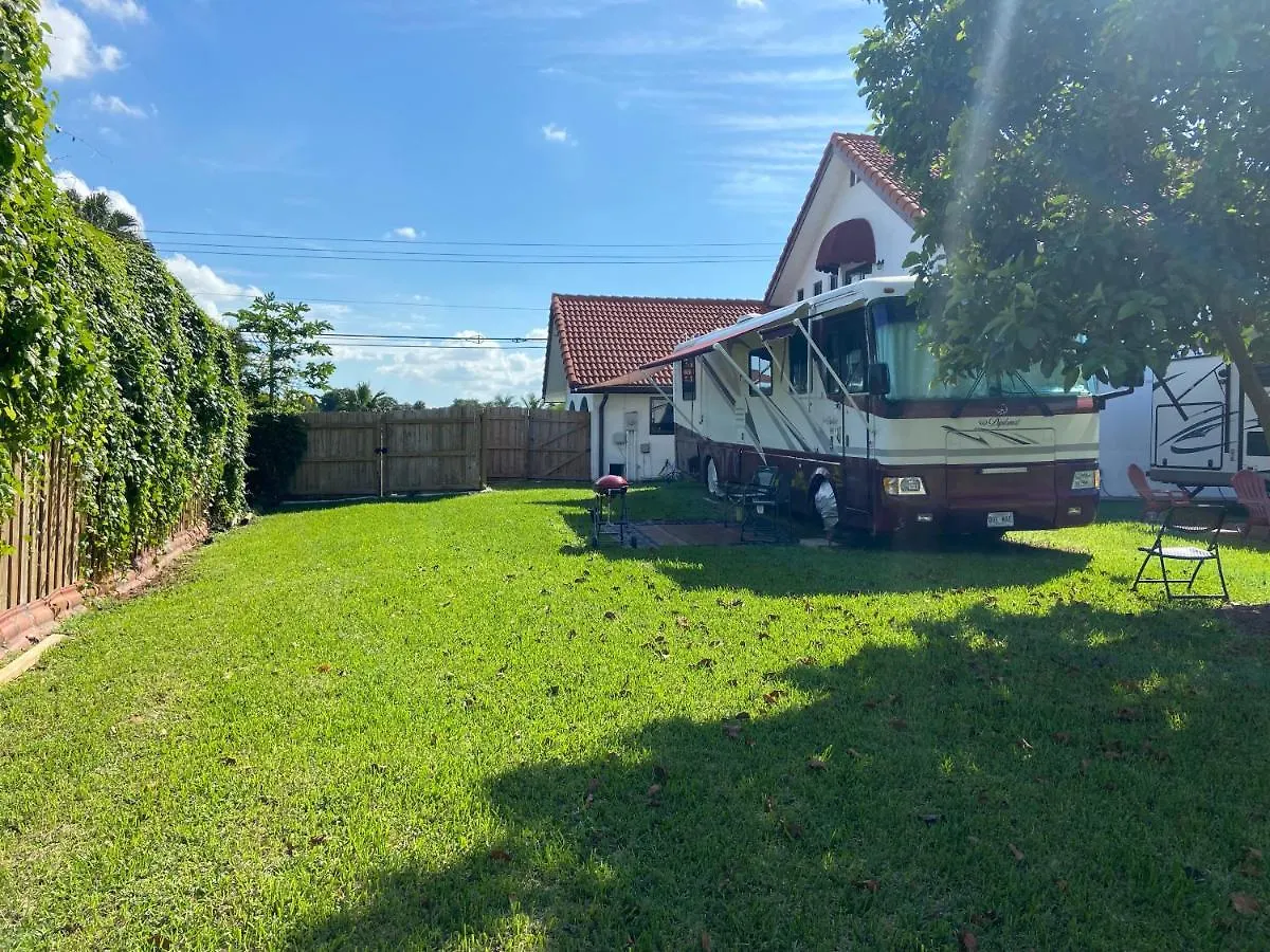 Remodeled And Comfortable Rv - Free Parking 캠프장 *