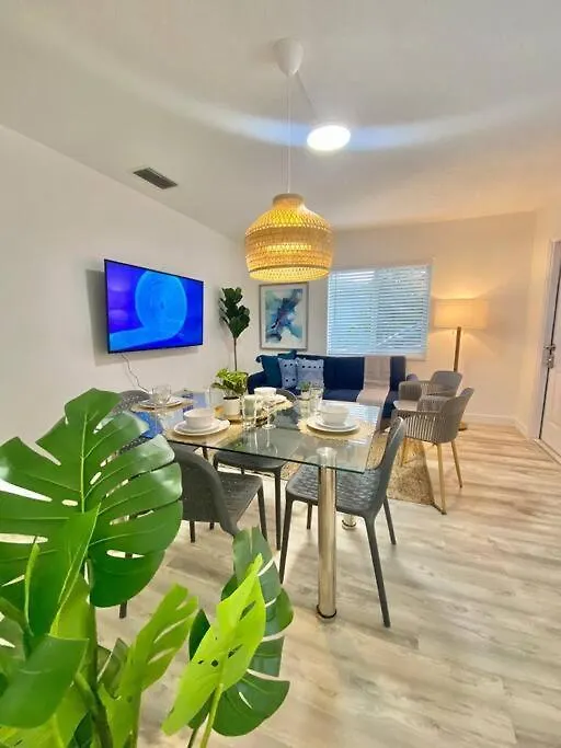 Beautiful & Relax Family House 2/1- Free Parking *