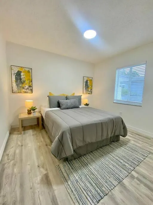 Beautiful & Relax Family House 2/1- Free Parking * Miami