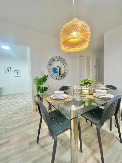 Beautiful & Relax Family House 2/1- Free Parking *