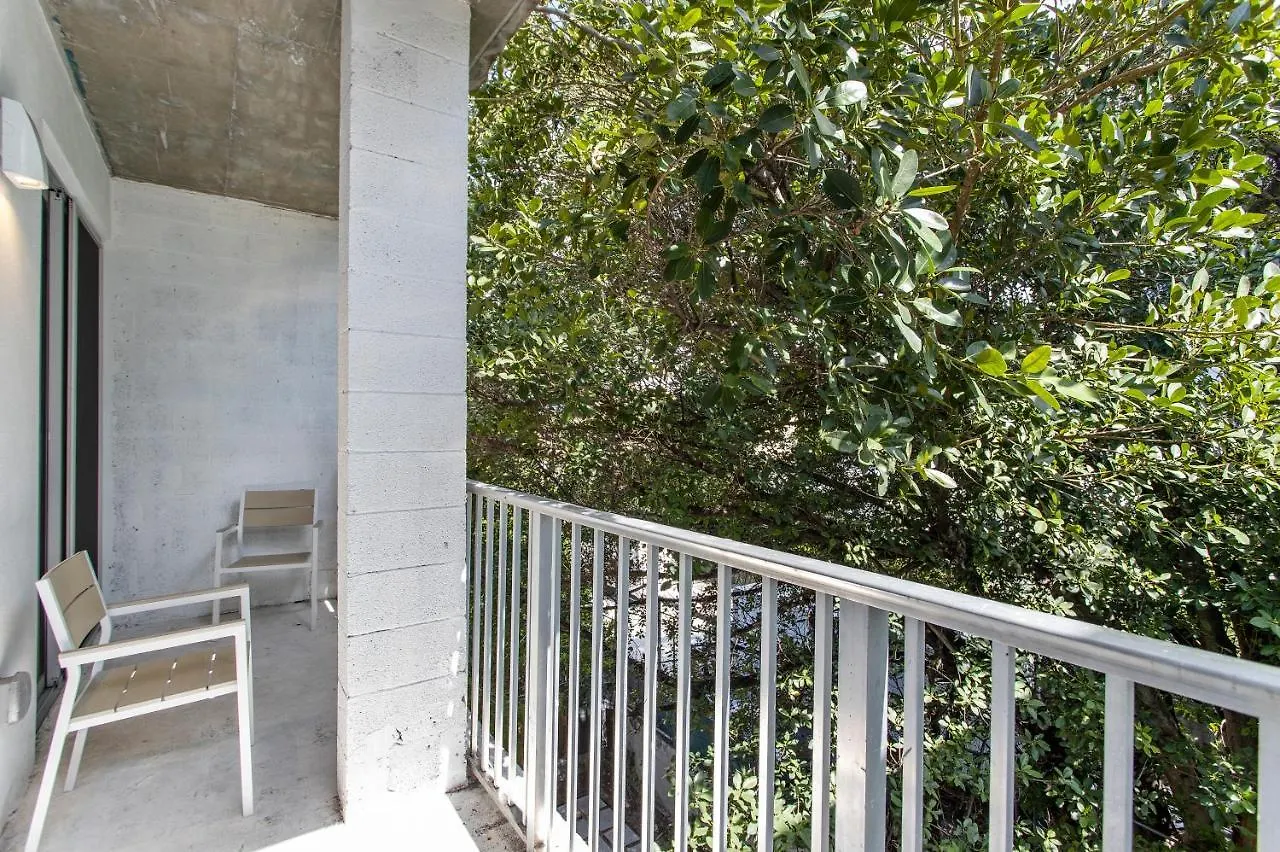Little Havana 1 Bedroom Apartment *