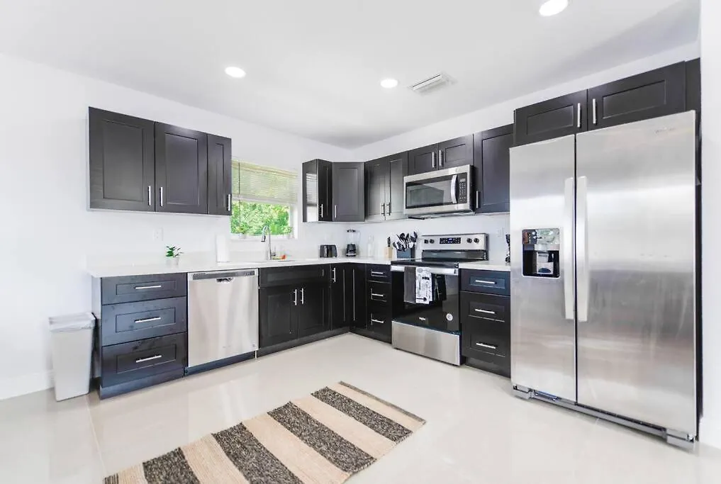 Holiday home Lovely 3 Bedrooms 2 Bathroom At Liberty City