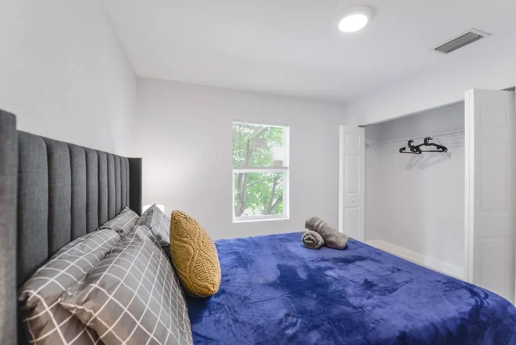 Dom wakacyjny Lovely 3 Bedrooms 2 Bathroom At Liberty City *