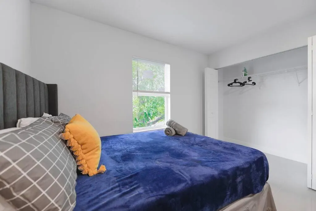 Holiday home Lovely 3 Bedrooms 2 Bathroom At Liberty City *