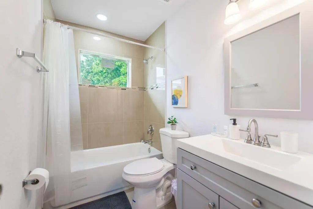 Lovely 3 Bedrooms 2 Bathroom At Liberty City Miami