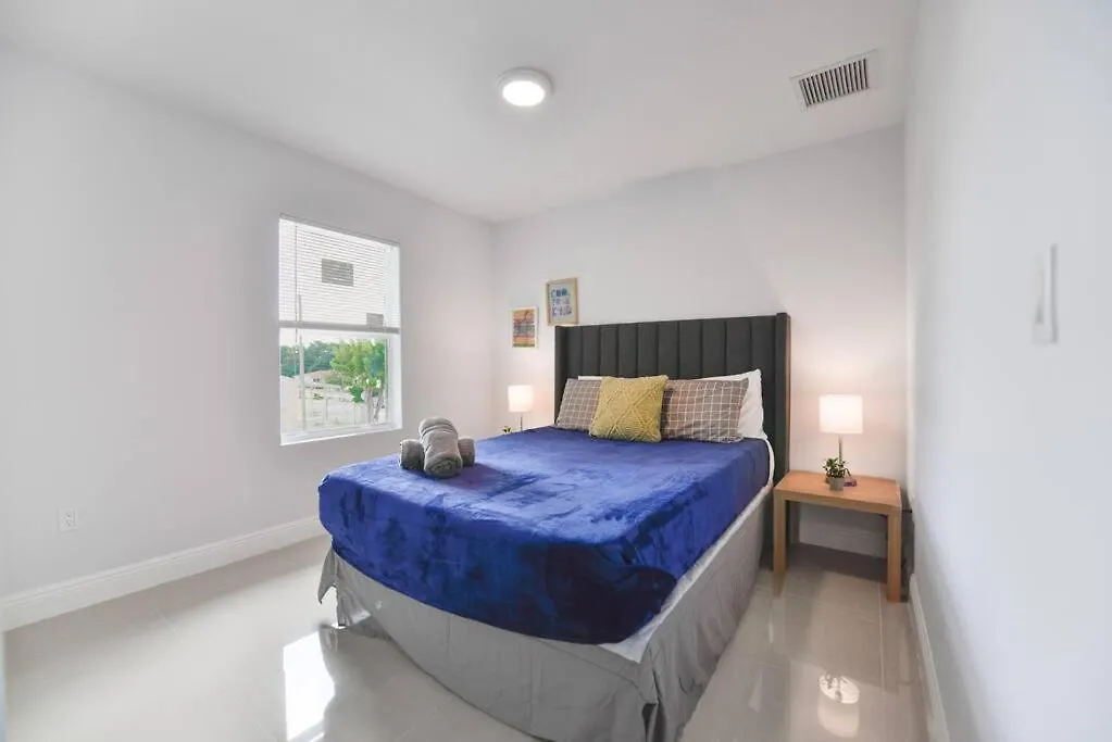 Lovely 3 Bedrooms 2 Bathroom At Liberty City