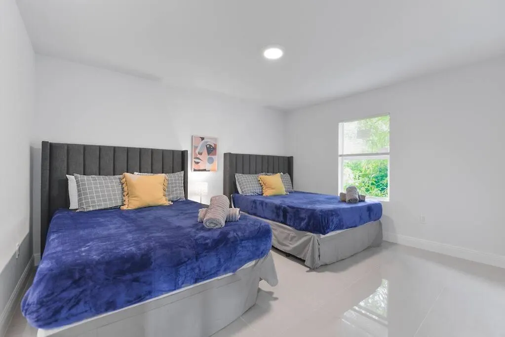 Lovely 3 Bedrooms 2 Bathroom At Liberty City