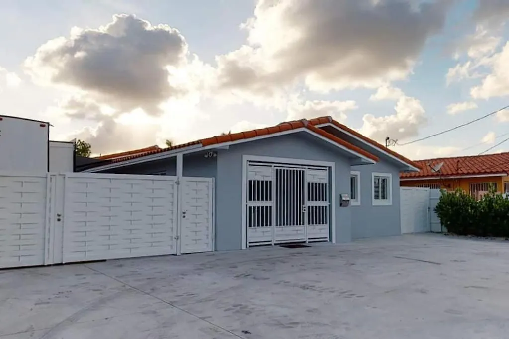 Spacious 6Br Miami Pool, Bb Court & Near Airport L03