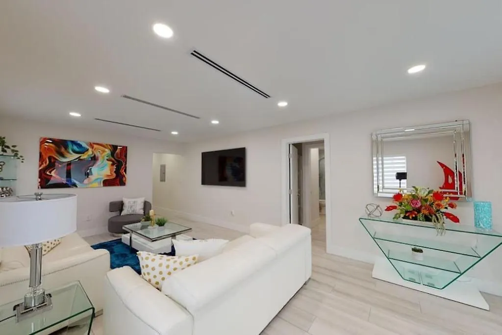 Spacious 6Br Miami Pool, Bb Court & Near Airport L03 Holiday home Miami