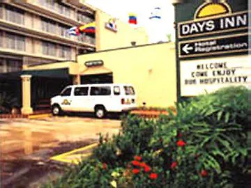 Days Civic Center מלון 3*