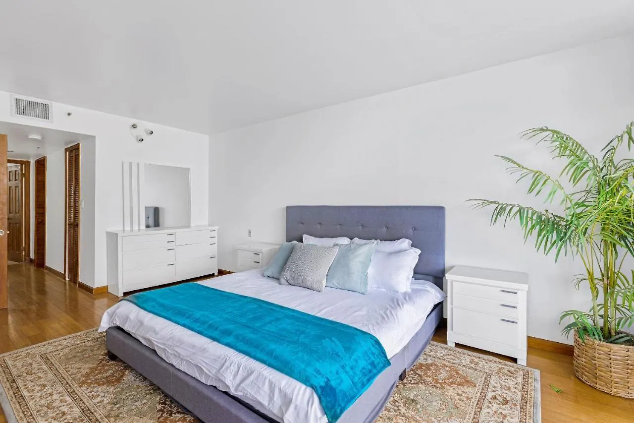 Stunning Balcony Views 4 Bedroom Miami