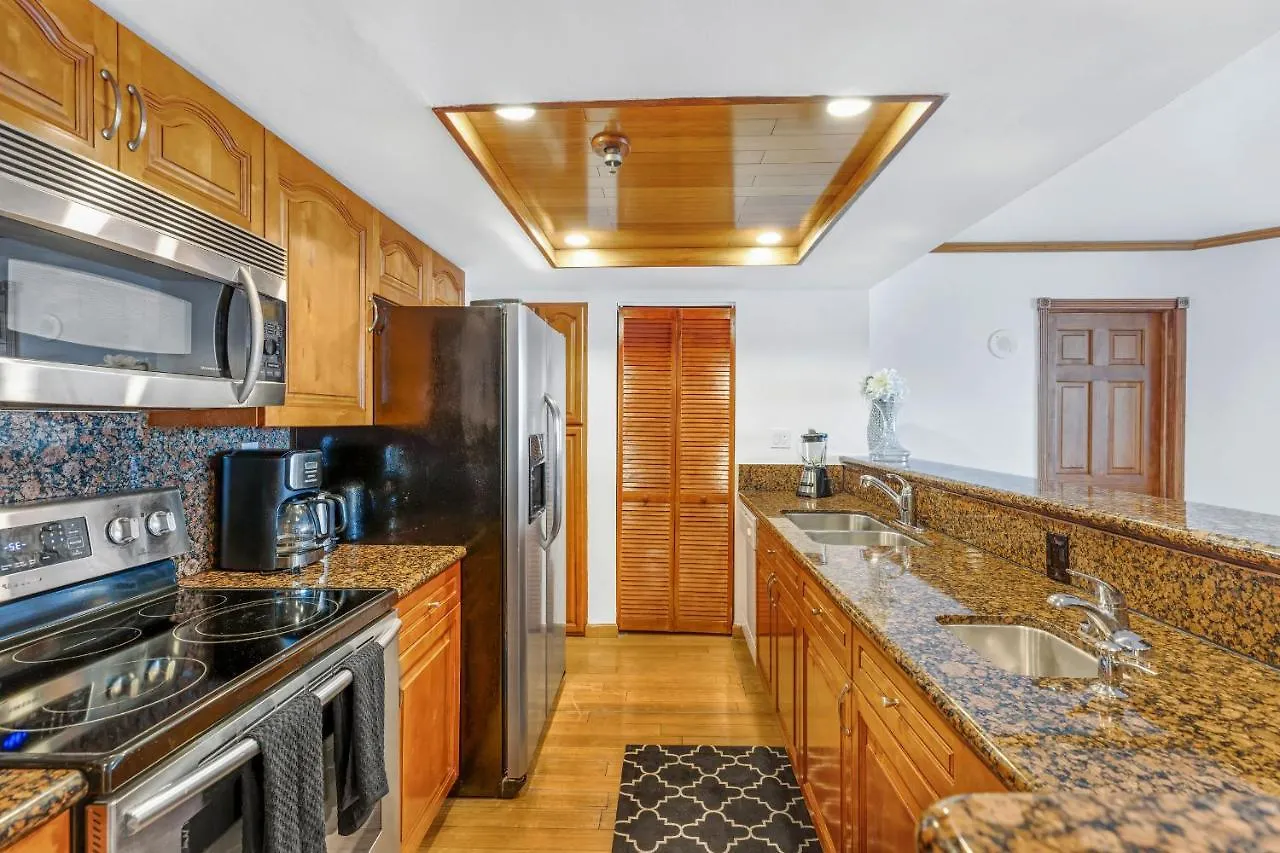 Stunning Balcony Views 4 Bedroom Miami