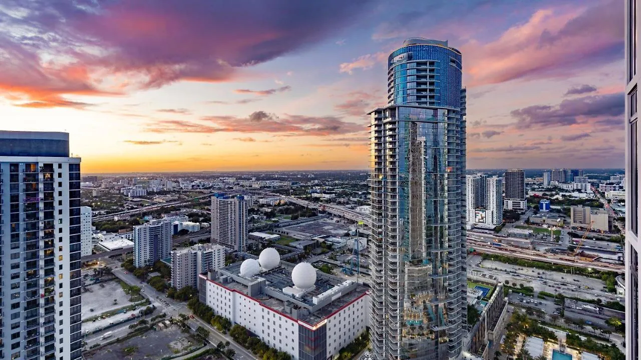 Global Luxury Worldcenter * Miami