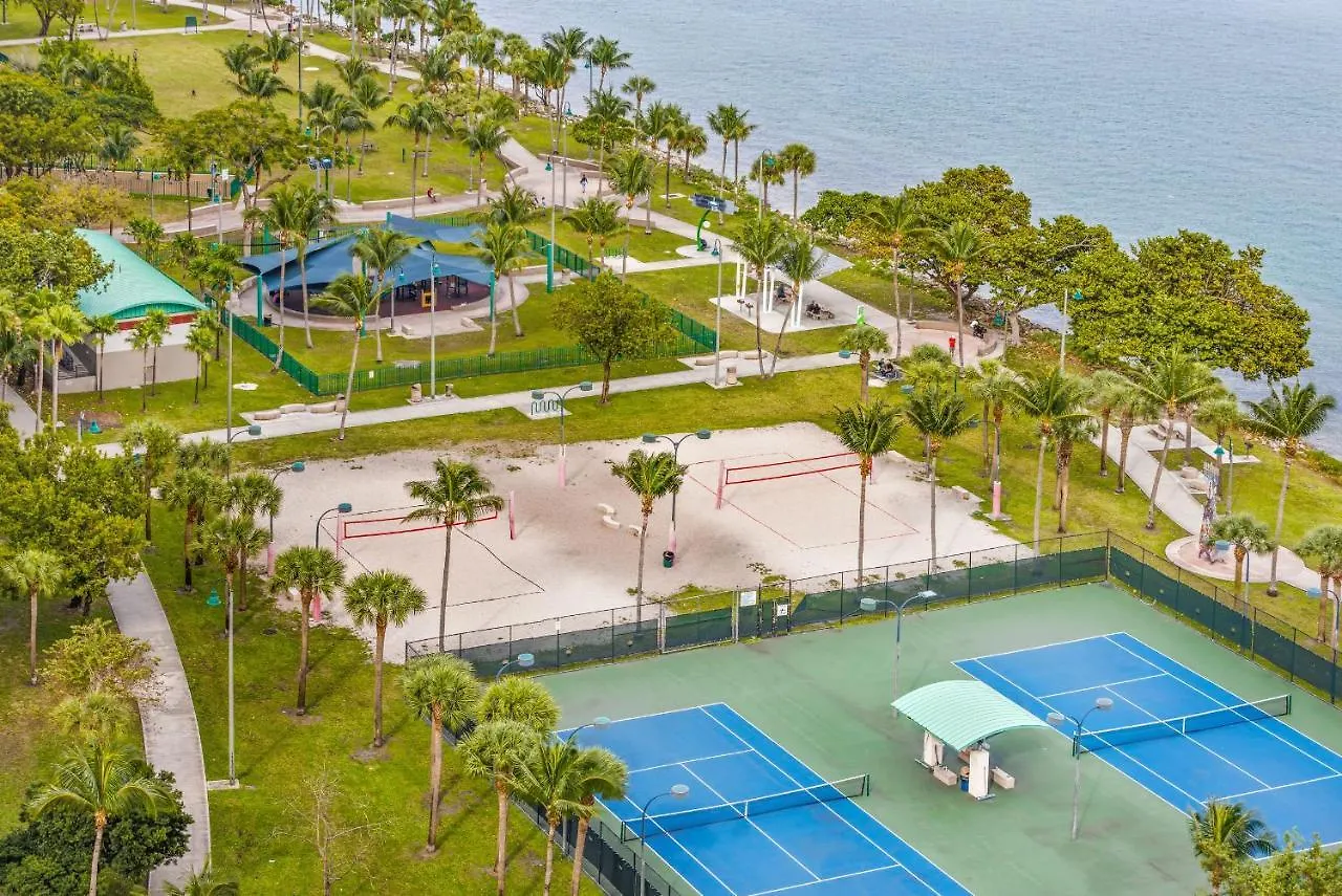 High Rise Comfort With Balcony * Doral