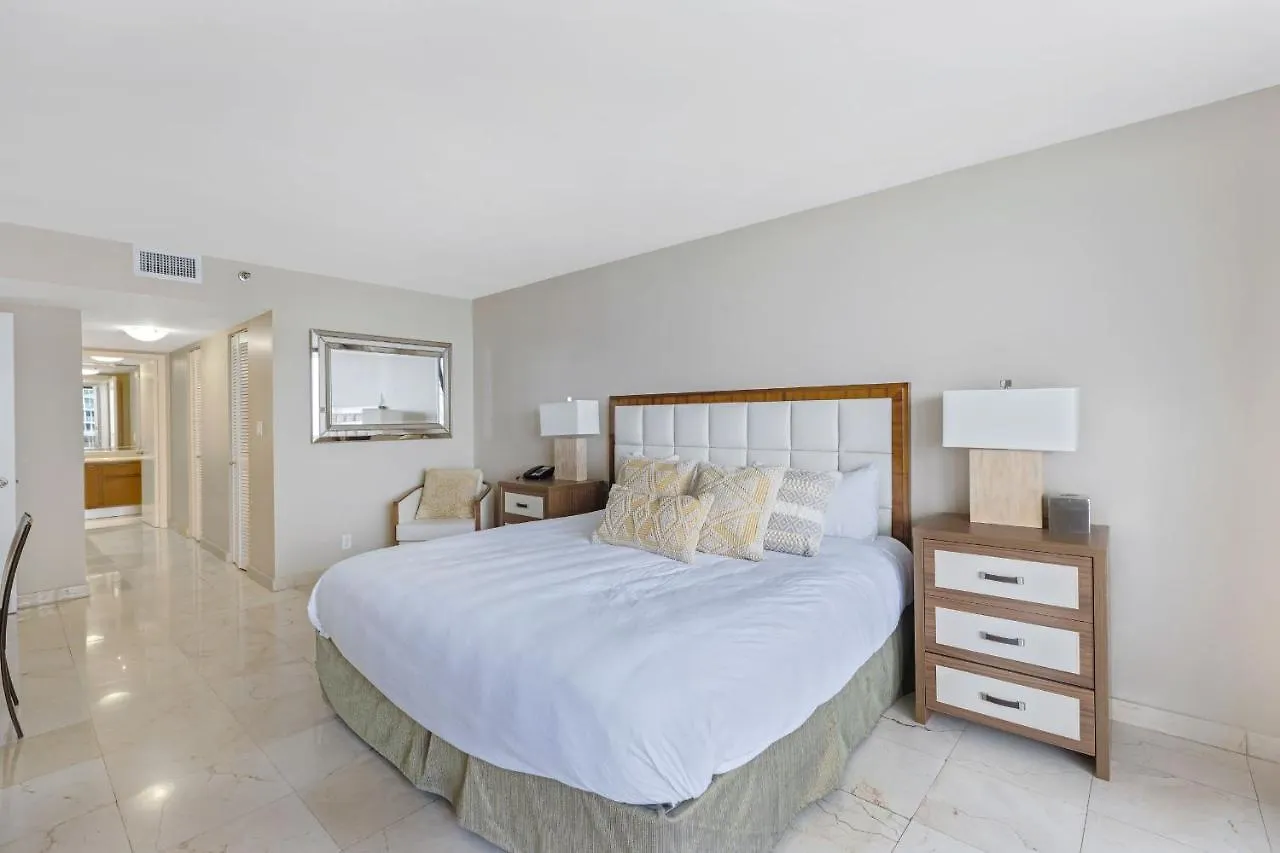 High Rise Comfort With Balcony Apartment *
