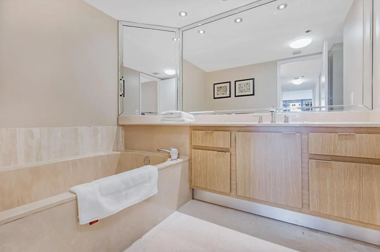 Apartment High Rise Comfort With Balcony Doral