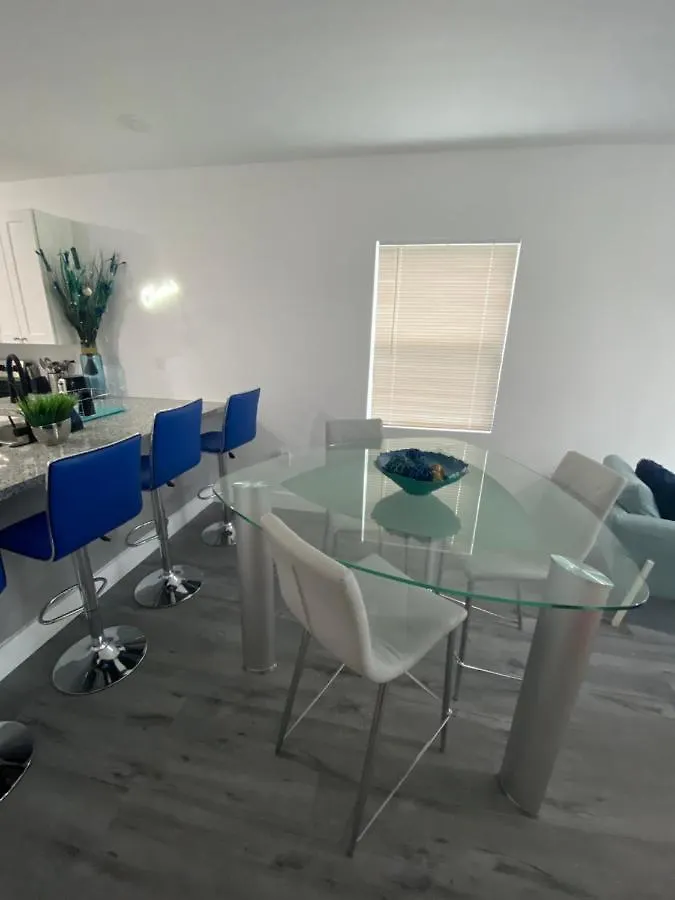 Apartment Luxurious Apt With Free Parking Mins Away From South Beach And Wynwood *