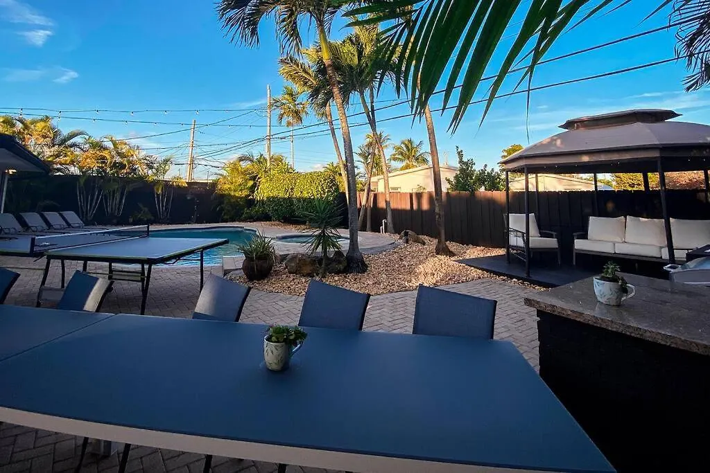 5br! Pool, Air Hockey, Playground, Gazebo, Bbq, Sleeps 16 Villa Miami