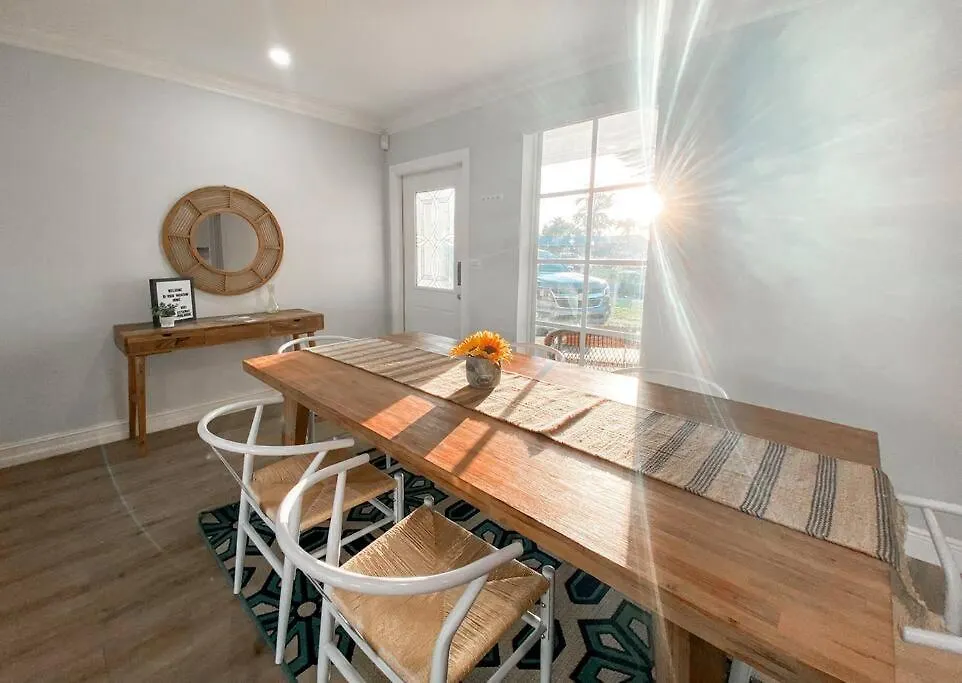 Villa 5br! Pool, Air Hockey, Playground, Gazebo, Bbq, Sleeps 16 *