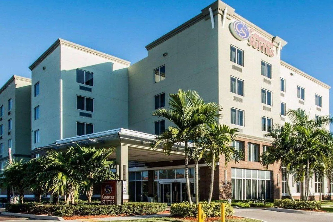 Hotel Comfort Miami Airport North 3*