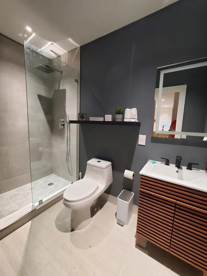 Casa Cuba In Little Havana, Brickell, Calle 8 And 10 Minutes To The Free Parking Appartement