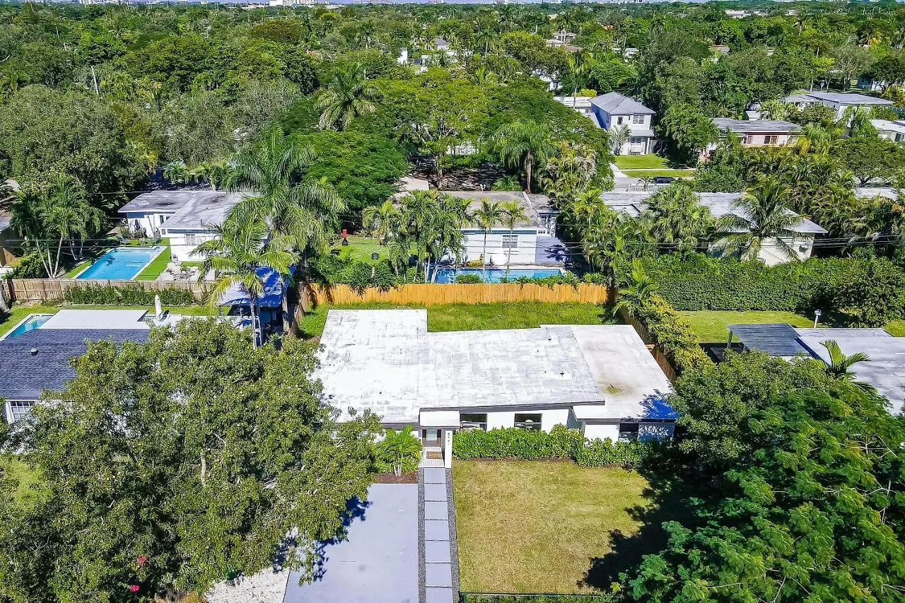 Mid-century Modern Oasis בית נופש