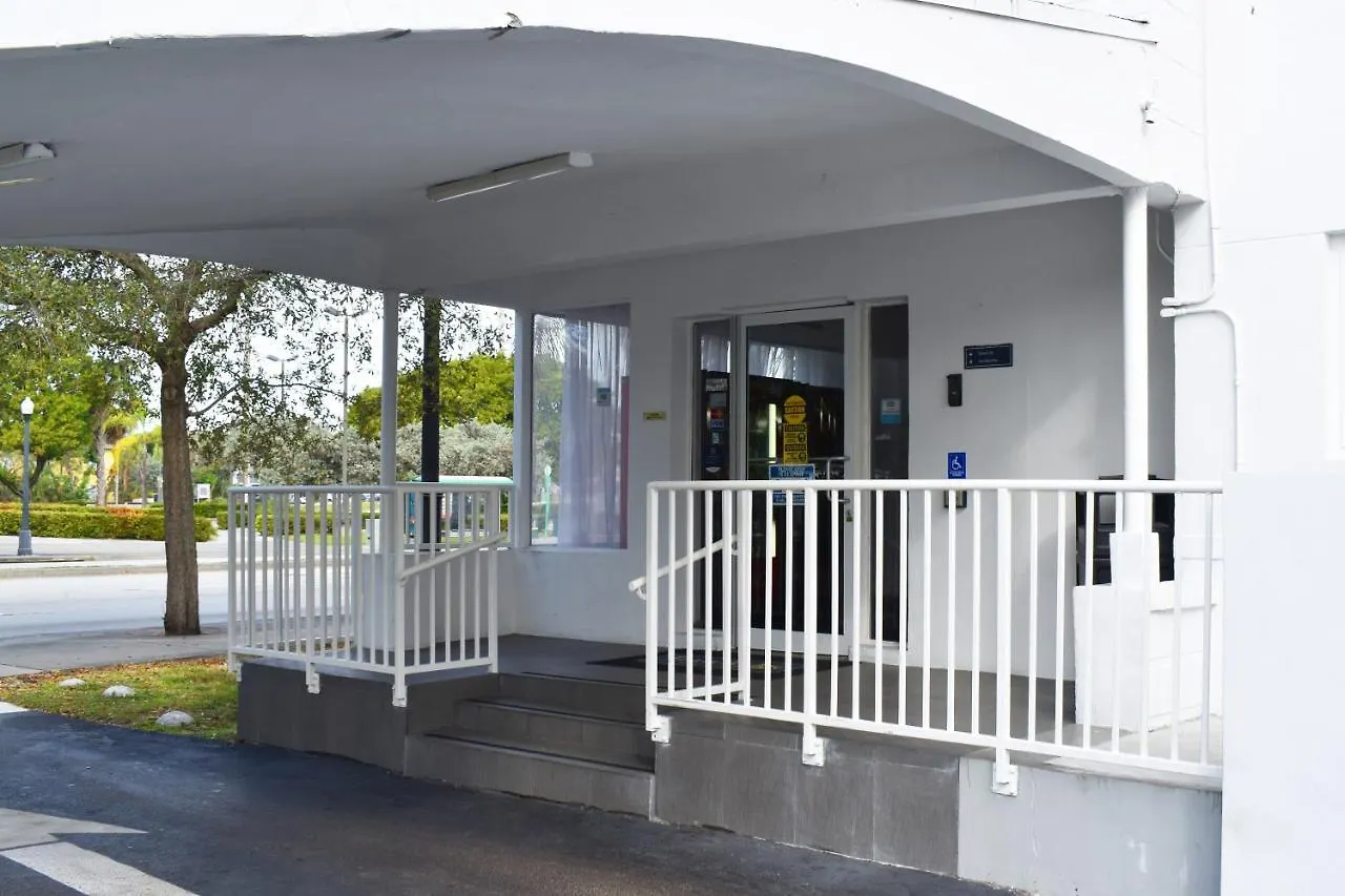 Отель Travelodge By Wyndham Biscayne Bay 3*