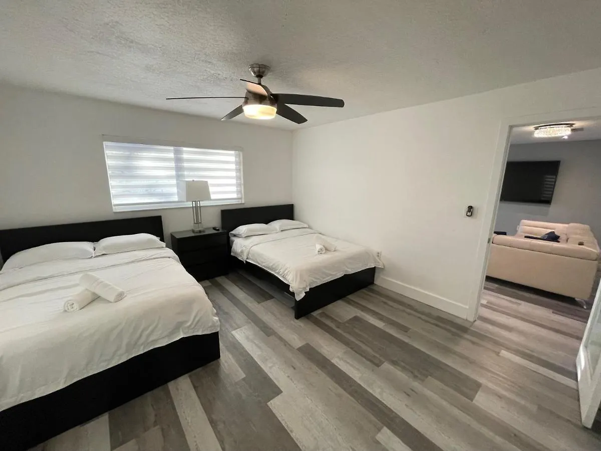Cozy Mia Airport Pool Holiday home