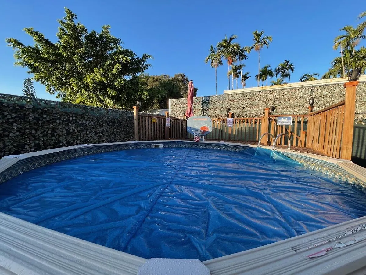 Cozy Mia Airport Pool Holiday home *