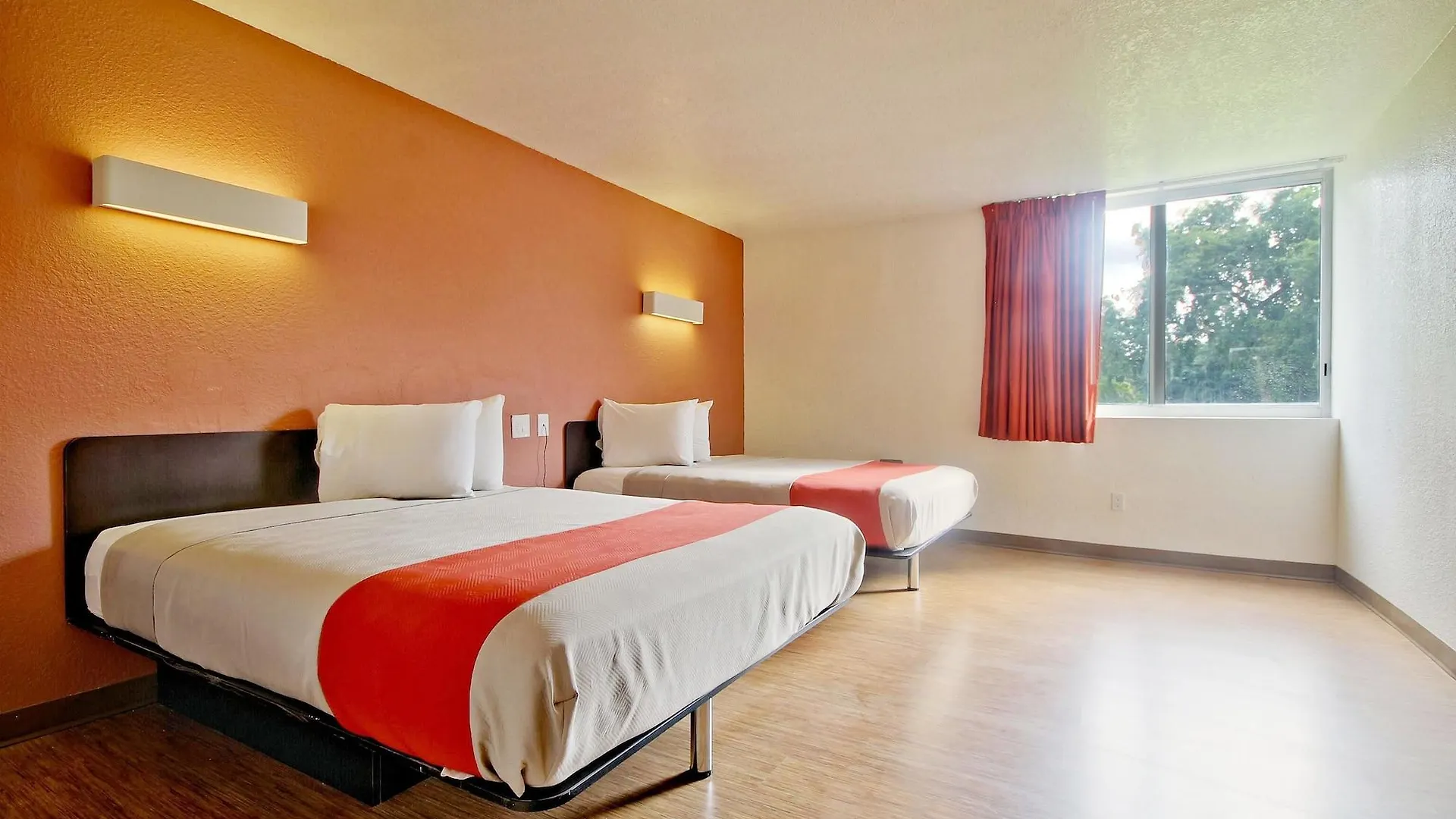 Hotel 6-miami, Fl 2*