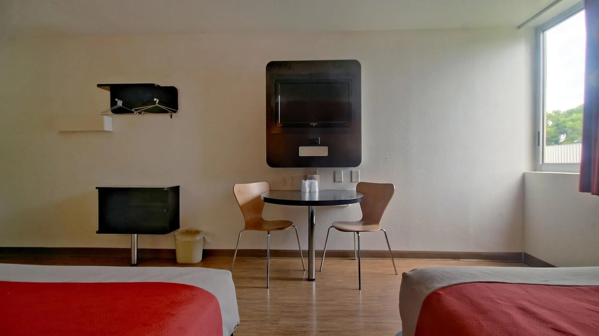 Hotel 6-miami, Fl