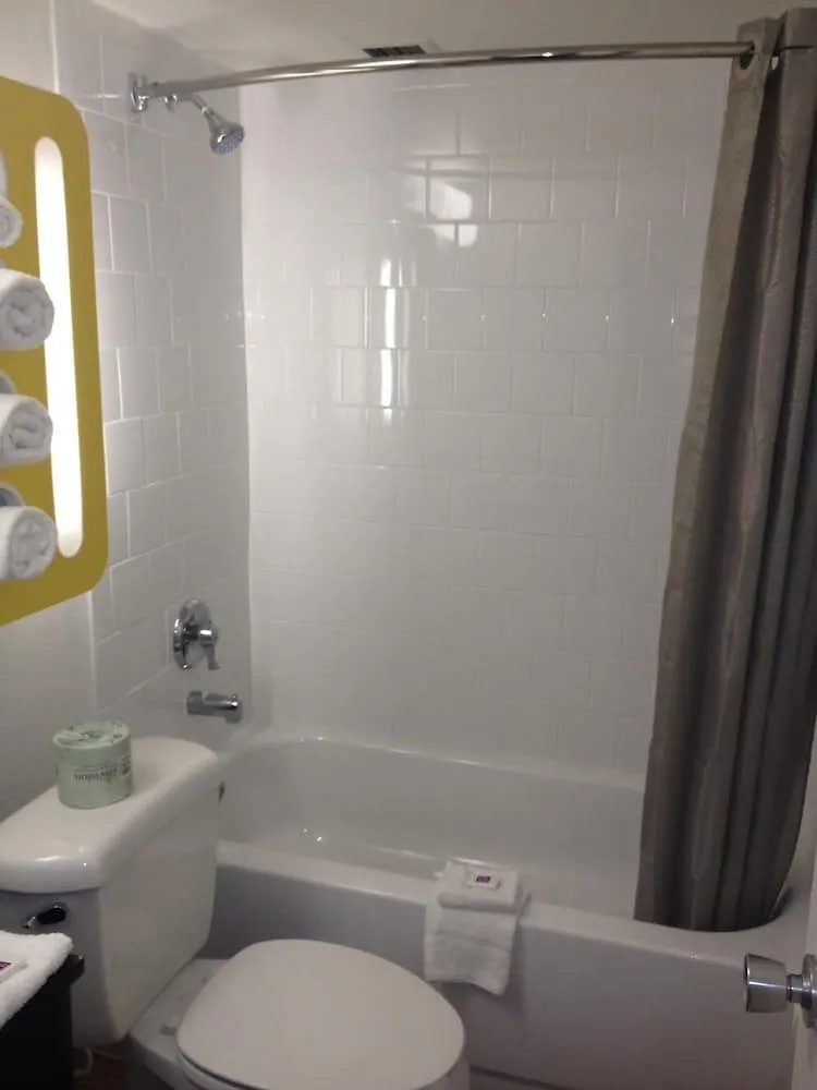 Hotel 6-miami, Fl Doral