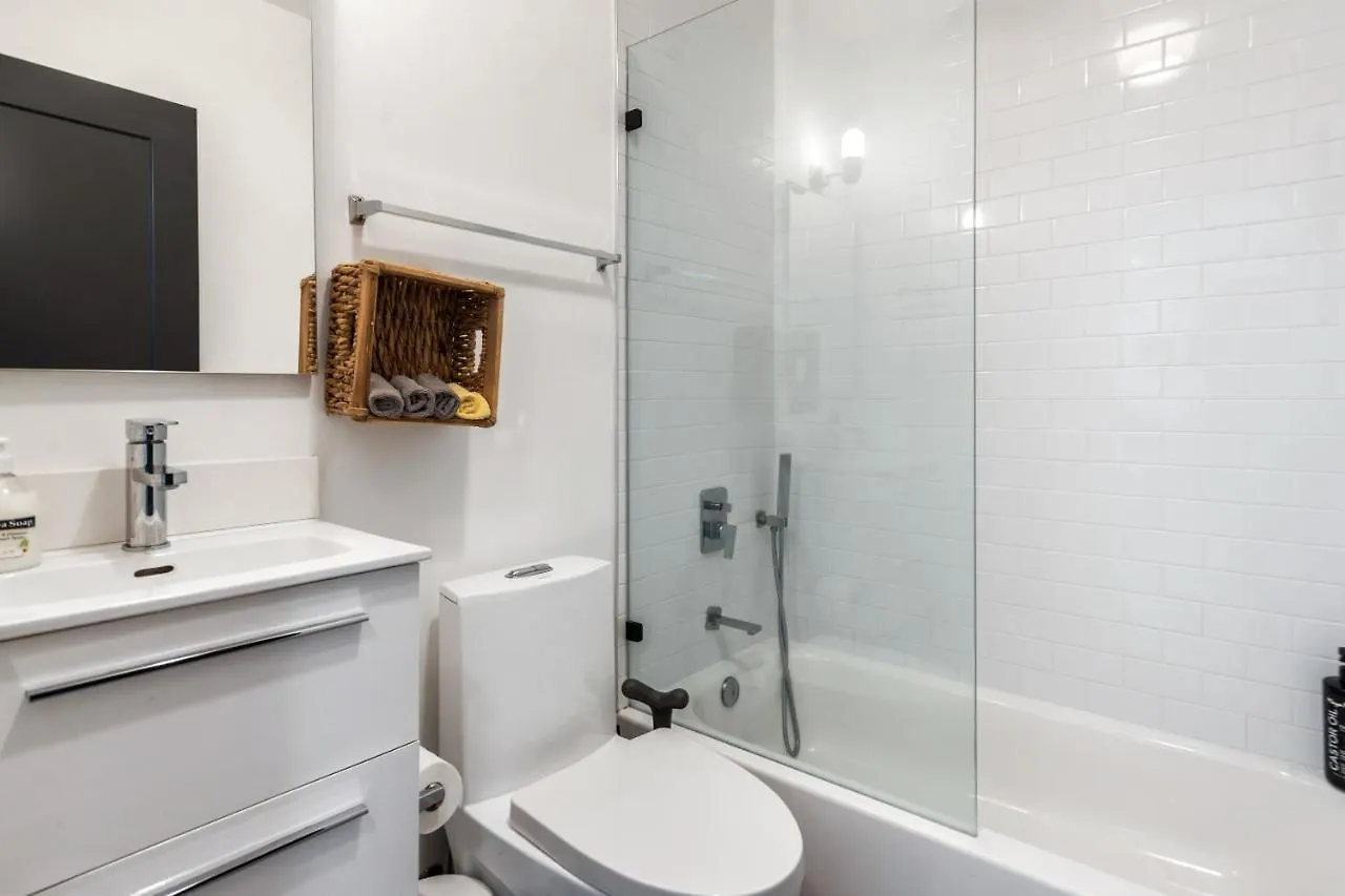 Midtown Main House Guest House, Sleeps 12 Villa