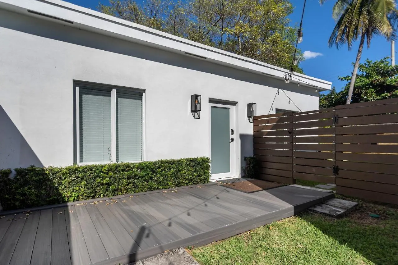 Midtown Main House Guest House, Sleeps 12 Miami