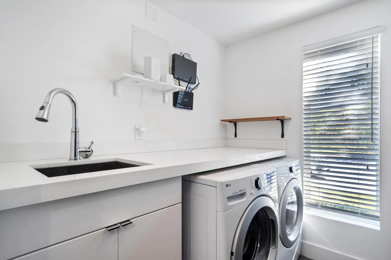 Villa Midtown Main House Guest House, Sleeps 12 Miami