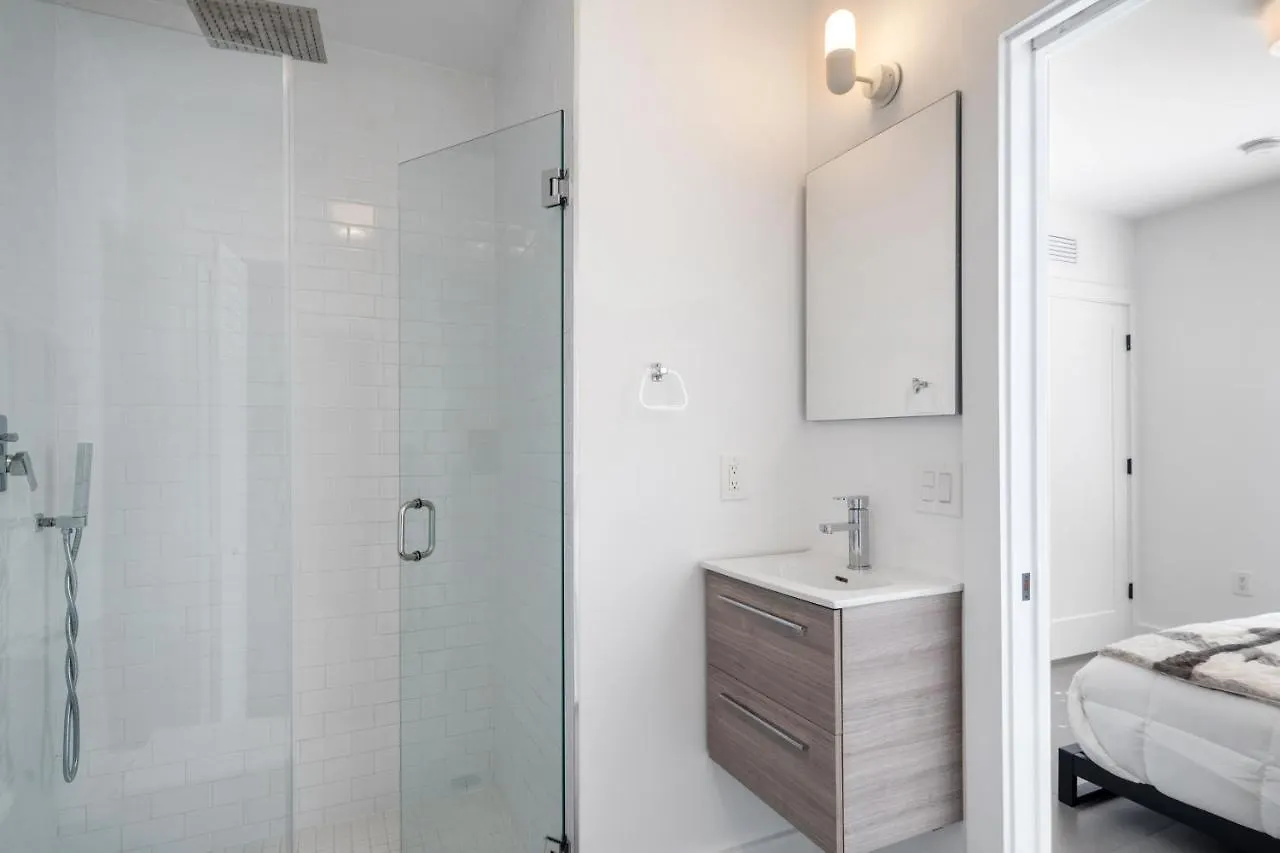 Villa Midtown Main House Guest House, Sleeps 12 Miami