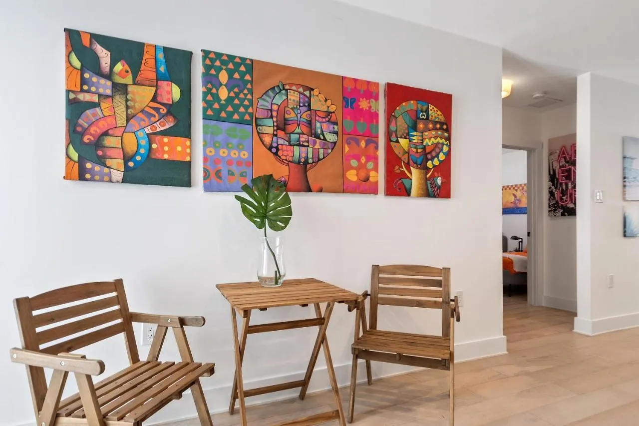 Villa Midtown Main House Guest House, Sleeps 12 Miami