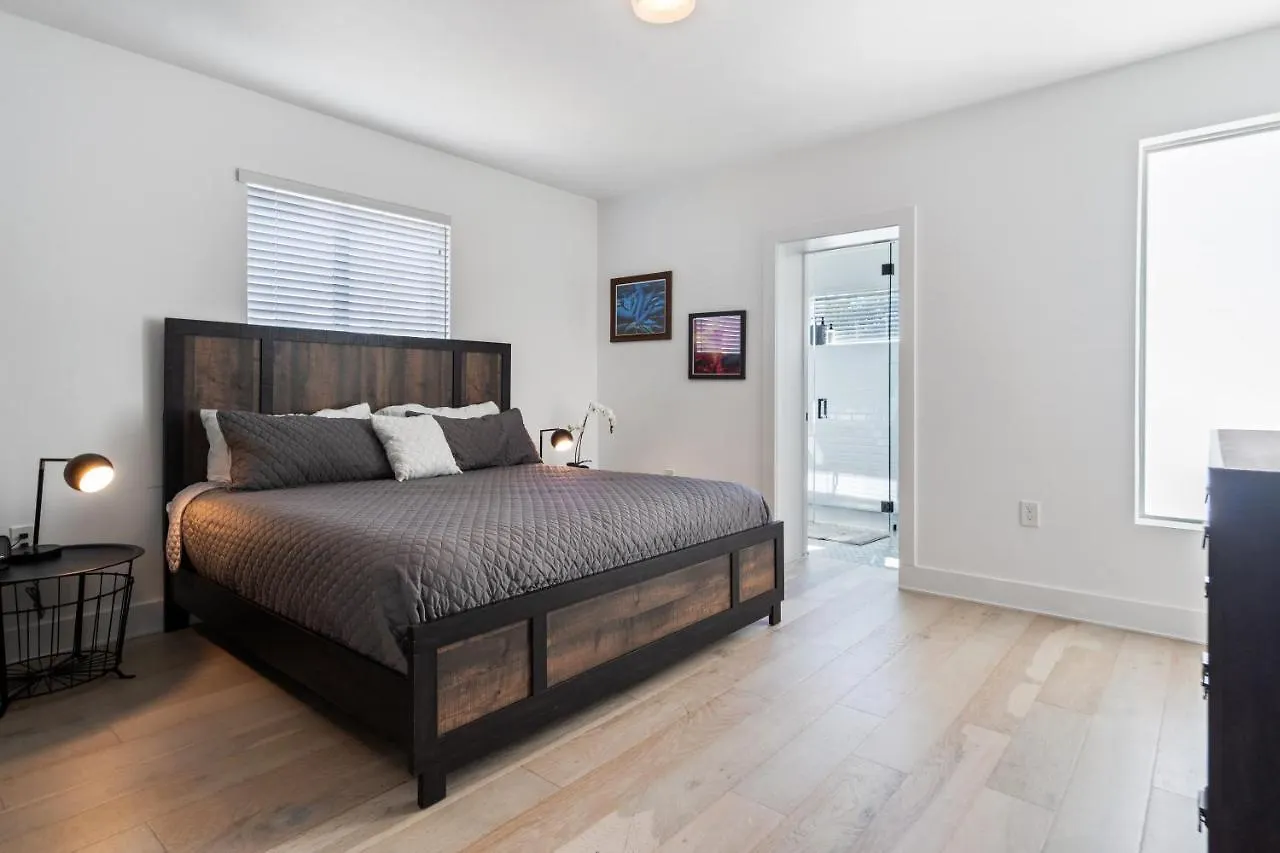 Midtown Main House Guest House, Sleeps 12