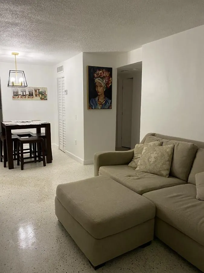 Blue-Max Apartments Miami