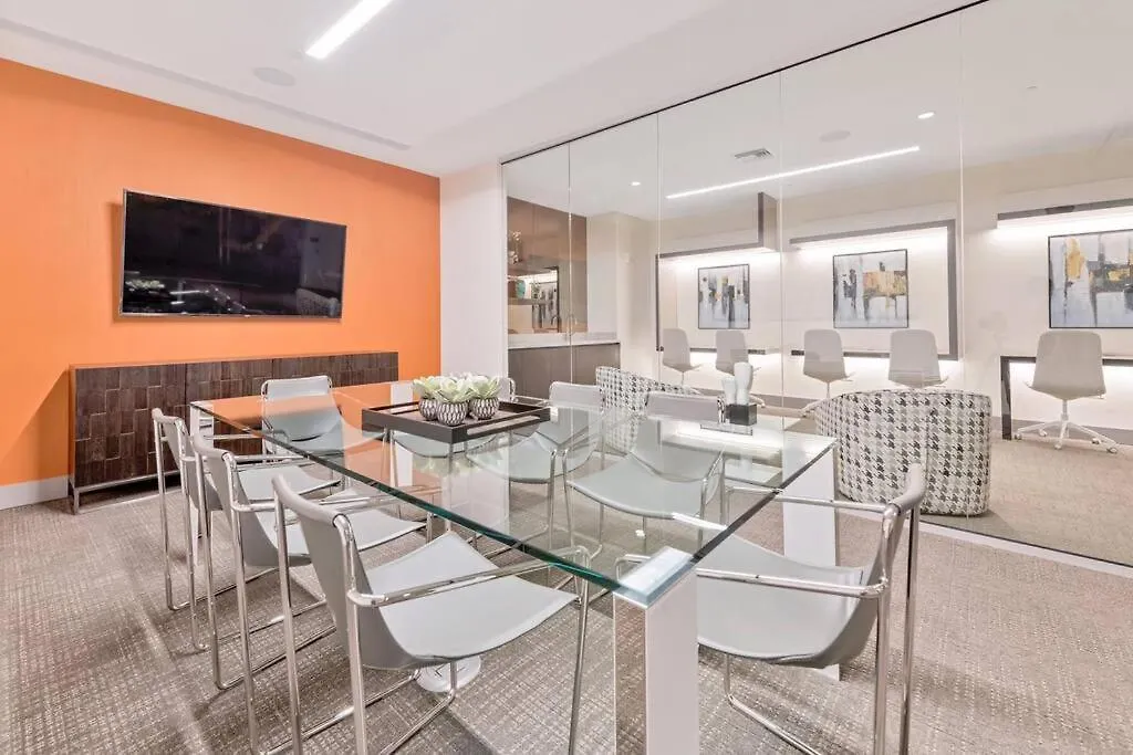 Luxury In Downtown Doral דירה מיאמי
