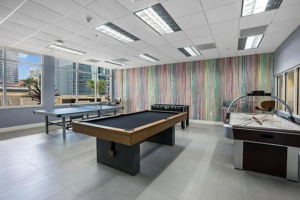 Beautiful 3 Bedroom In Brickell Apartment *