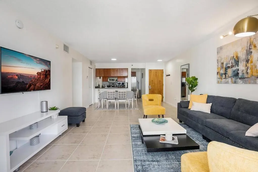 Beautiful 3 Bedroom In Brickell * Miami