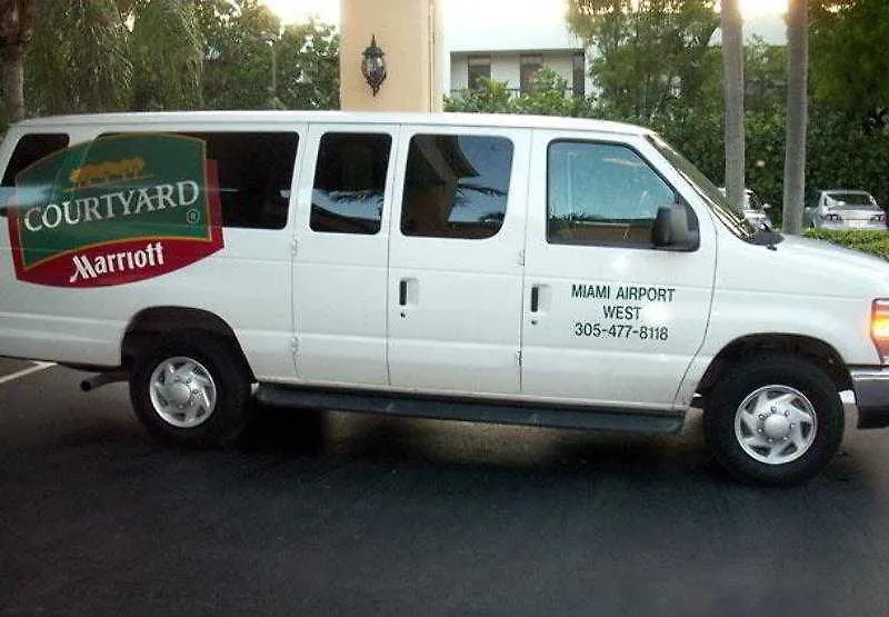 Hotel Courtyard Airport West Doral 3*
